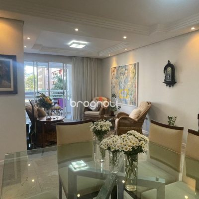 Apartamento com 151m², 3 quartos (sendo 2 suítes), 2 garagens, no bairro Centro em Florianópolis