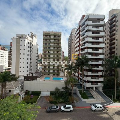 Apartamento com 151m², 3 quartos (sendo 2 suítes), 2 garagens, no bairro Centro em Florianópolis
