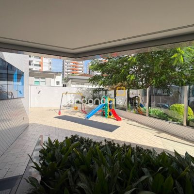 Apartamento com 151m², 3 quartos (sendo 2 suítes), 2 garagens, no bairro Centro em Florianópolis