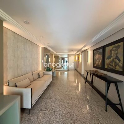 Apartamento com 151m², 3 quartos (sendo 2 suítes), 2 garagens, no bairro Centro em Florianópolis