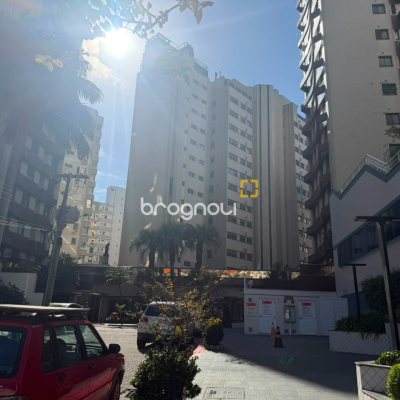 Apartamento com 151m², 3 quartos (sendo 2 suítes), 2 garagens, no bairro Centro em Florianópolis
