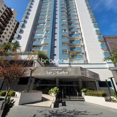 Apartamento com 151m², 3 quartos (sendo 2 suítes), 2 garagens, no bairro Centro em Florianópolis