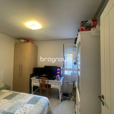 Apartamento com 151m², 3 quartos (sendo 2 suítes), 2 garagens, no bairro Centro em Florianópolis