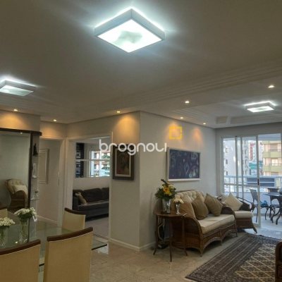 Apartamento com 151m², 3 quartos (sendo 2 suítes), 2 garagens, no bairro Centro em Florianópolis