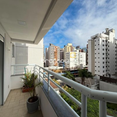 Apartamento com 151m², 3 quartos (sendo 2 suítes), 2 garagens, no bairro Centro em Florianópolis