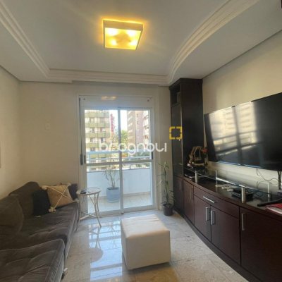 Apartamento com 151m², 3 quartos (sendo 2 suítes), 2 garagens, no bairro Centro em Florianópolis