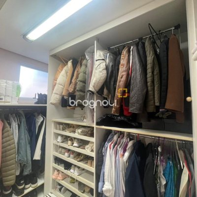Apartamento com 151m², 3 quartos (sendo 2 suítes), 2 garagens, no bairro Centro em Florianópolis