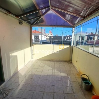 Casa com 290m², 6 quartos (sendo 1 suíte), 2 garagens, no bairro Campinas em São José