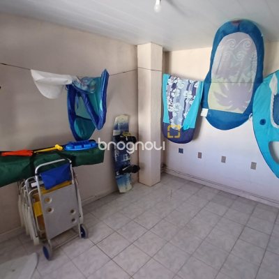 Casa com 290m², 6 quartos (sendo 1 suíte), 2 garagens, no bairro Campinas em São José