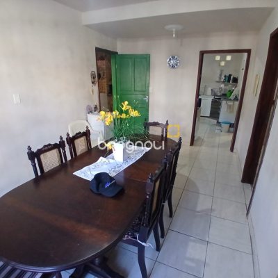 Casa com 290m², 6 quartos (sendo 1 suíte), 2 garagens, no bairro Campinas em São José