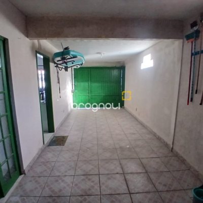 Casa com 290m², 6 quartos (sendo 1 suíte), 2 garagens, no bairro Campinas em São José