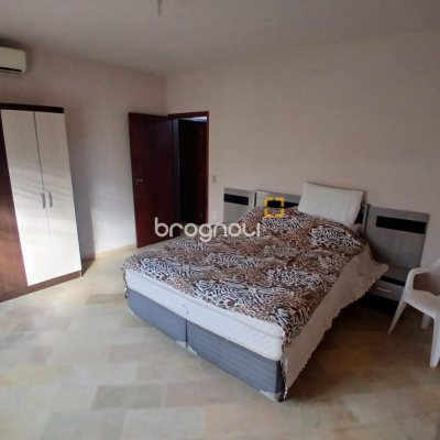 Casa com 290m², 6 quartos (sendo 1 suíte), 2 garagens, no bairro Campinas em São José