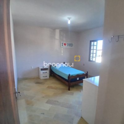 Casa com 290m², 6 quartos (sendo 1 suíte), 2 garagens, no bairro Campinas em São José