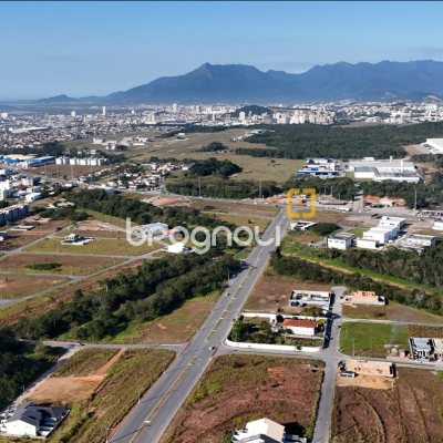 Terreno com 364m², no bairro Sertão do Maruim em São José