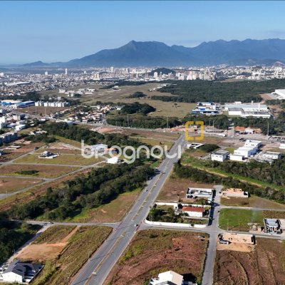 Terreno com 364m², no bairro Sertão do Maruim em São José