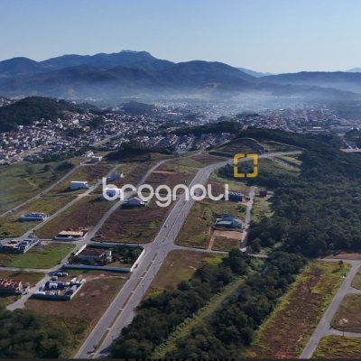 Terreno com 364m², no bairro Sertão do Maruim em São José
