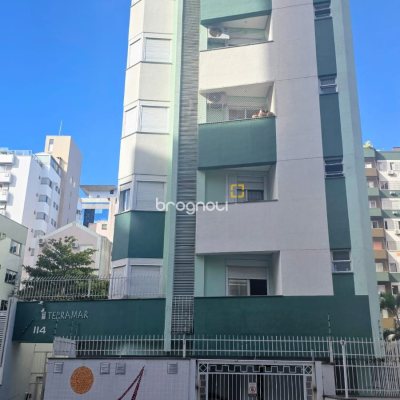 Apartamento com 52m², 1 quarto (sendo 1 suíte), 1 garagem, no bairro Centro em Florianópolis