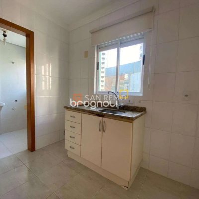 Apartamento com 52m², 1 quarto (sendo 1 suíte), 1 garagem, no bairro Centro em Florianópolis