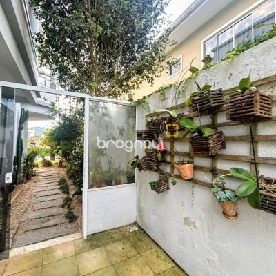 Casa com 307m², 4 quartos (sendo 2 suítes), 3 garagens, no bairro Ingleses do Rio Vermelho em Florianópolis
