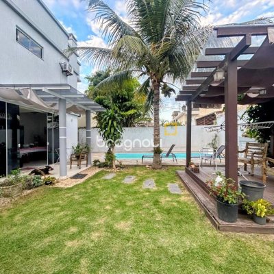 Casa com 307m², 4 quartos (sendo 2 suítes), 3 garagens, no bairro Ingleses do Rio Vermelho em Florianópolis