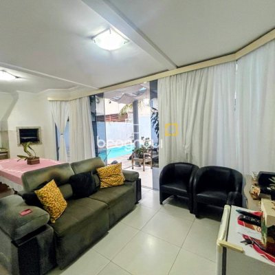Casa com 307m², 4 quartos (sendo 2 suítes), 3 garagens, no bairro Ingleses do Rio Vermelho em Florianópolis