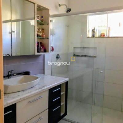 Casa com 307m², 4 quartos (sendo 2 suítes), 3 garagens, no bairro Ingleses do Rio Vermelho em Florianópolis