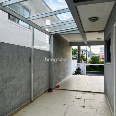 Casa com 307m², 4 quartos (sendo 2 suítes), 3 garagens, no bairro Ingleses do Rio Vermelho em Florianópolis