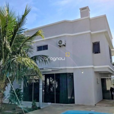Casa com 307m², 4 quartos (sendo 2 suítes), 3 garagens, no bairro Ingleses do Rio Vermelho em Florianópolis