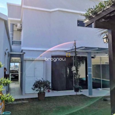 Casa com 307m², 4 quartos (sendo 2 suítes), 3 garagens, no bairro Ingleses do Rio Vermelho em Florianópolis