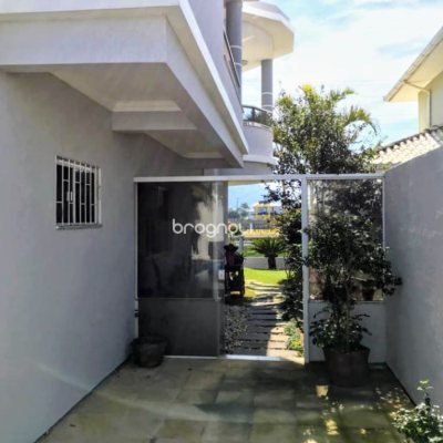 Casa com 307m², 4 quartos (sendo 2 suítes), 3 garagens, no bairro Ingleses do Rio Vermelho em Florianópolis