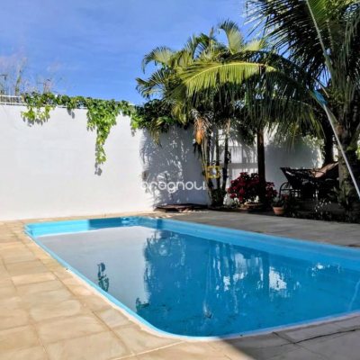 Casa com 307m², 4 quartos (sendo 2 suítes), 3 garagens, no bairro Ingleses do Rio Vermelho em Florianópolis