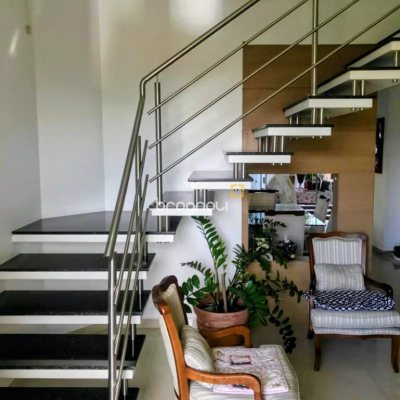 Casa com 307m², 4 quartos (sendo 2 suítes), 3 garagens, no bairro Ingleses do Rio Vermelho em Florianópolis