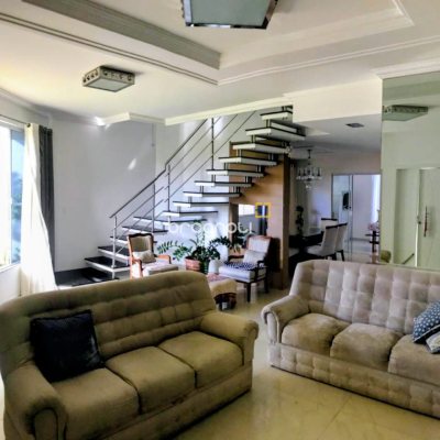 Casa com 307m², 4 quartos (sendo 2 suítes), 3 garagens, no bairro Ingleses do Rio Vermelho em Florianópolis
