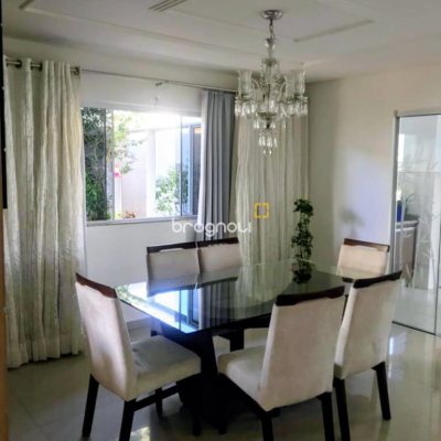 Casa com 307m², 4 quartos (sendo 2 suítes), 3 garagens, no bairro Ingleses do Rio Vermelho em Florianópolis
