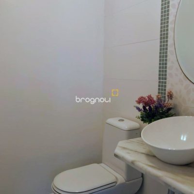 Casa com 307m², 4 quartos (sendo 2 suítes), 3 garagens, no bairro Ingleses do Rio Vermelho em Florianópolis