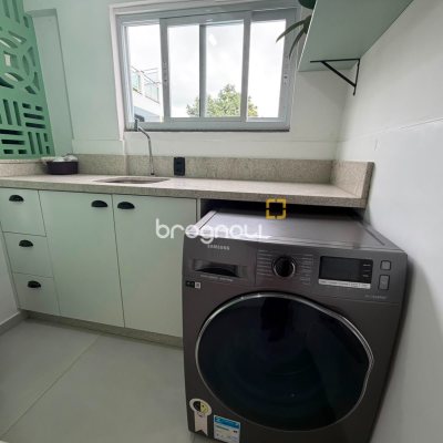 Casa com 205m², 3 quartos (sendo 1 suíte), 3 garagens, no bairro Agronômica em Florianópolis