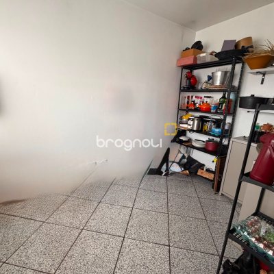 Casa com 205m², 3 quartos (sendo 1 suíte), 3 garagens, no bairro Agronômica em Florianópolis