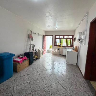 Casa com 205m², 3 quartos (sendo 1 suíte), 3 garagens, no bairro Agronômica em Florianópolis