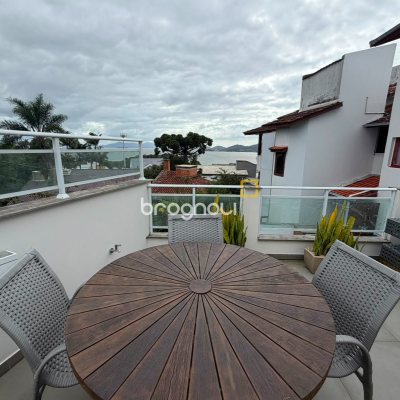 Casa com 205m², 3 quartos (sendo 1 suíte), 3 garagens, no bairro Agronômica em Florianópolis