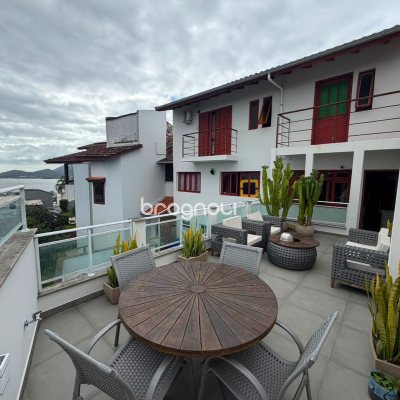 Casa com 205m², 3 quartos (sendo 1 suíte), 3 garagens, no bairro Agronômica em Florianópolis