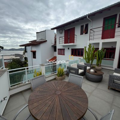 Casa com 205m², 3 quartos (sendo 1 suíte), 3 garagens, no bairro Agronômica em Florianópolis