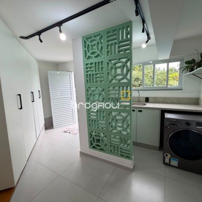 Casa com 205m², 3 quartos (sendo 1 suíte), 3 garagens, no bairro Agronômica em Florianópolis