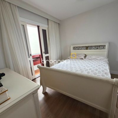 Casa com 205m², 3 quartos (sendo 1 suíte), 3 garagens, no bairro Agronômica em Florianópolis