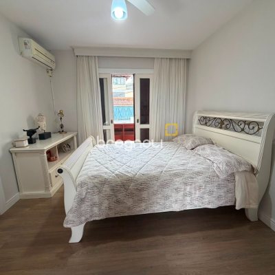 Casa com 205m², 3 quartos (sendo 1 suíte), 3 garagens, no bairro Agronômica em Florianópolis