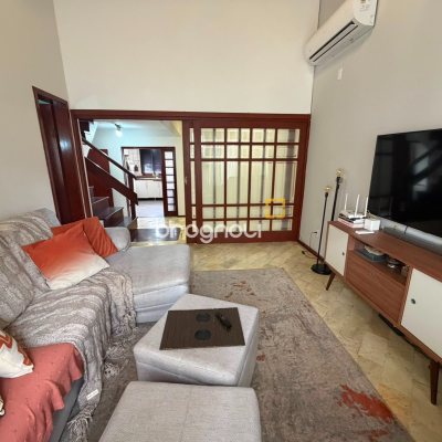 Casa com 205m², 3 quartos (sendo 1 suíte), 3 garagens, no bairro Agronômica em Florianópolis