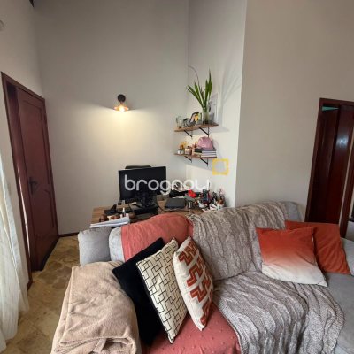 Casa com 205m², 3 quartos (sendo 1 suíte), 3 garagens, no bairro Agronômica em Florianópolis