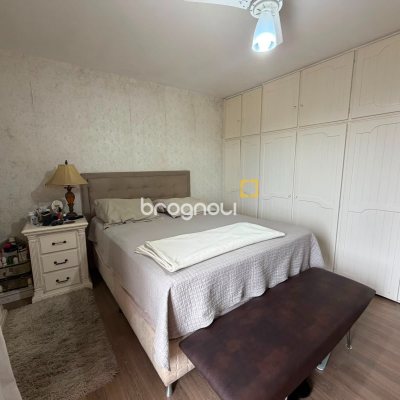 Casa com 205m², 3 quartos (sendo 1 suíte), 3 garagens, no bairro Agronômica em Florianópolis