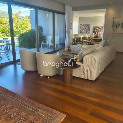 Casa de Condomínio com 410m², 3 quartos (sendo 3 suítes), 3 garagens, no bairro Ratones em Florianópolis