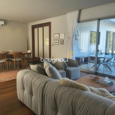 Casa de Condomínio com 410m², 3 quartos (sendo 3 suítes), 3 garagens, no bairro Ratones em Florianópolis