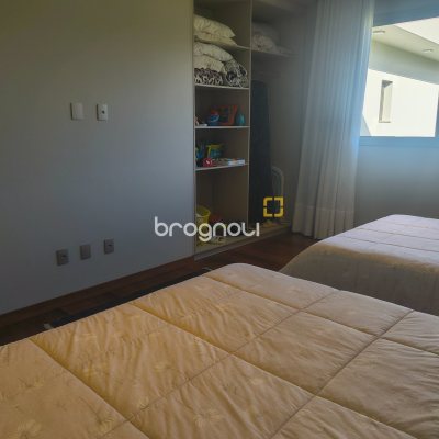 Casa de Condomínio com 410m², 3 quartos (sendo 3 suítes), 3 garagens, no bairro Ratones em Florianópolis